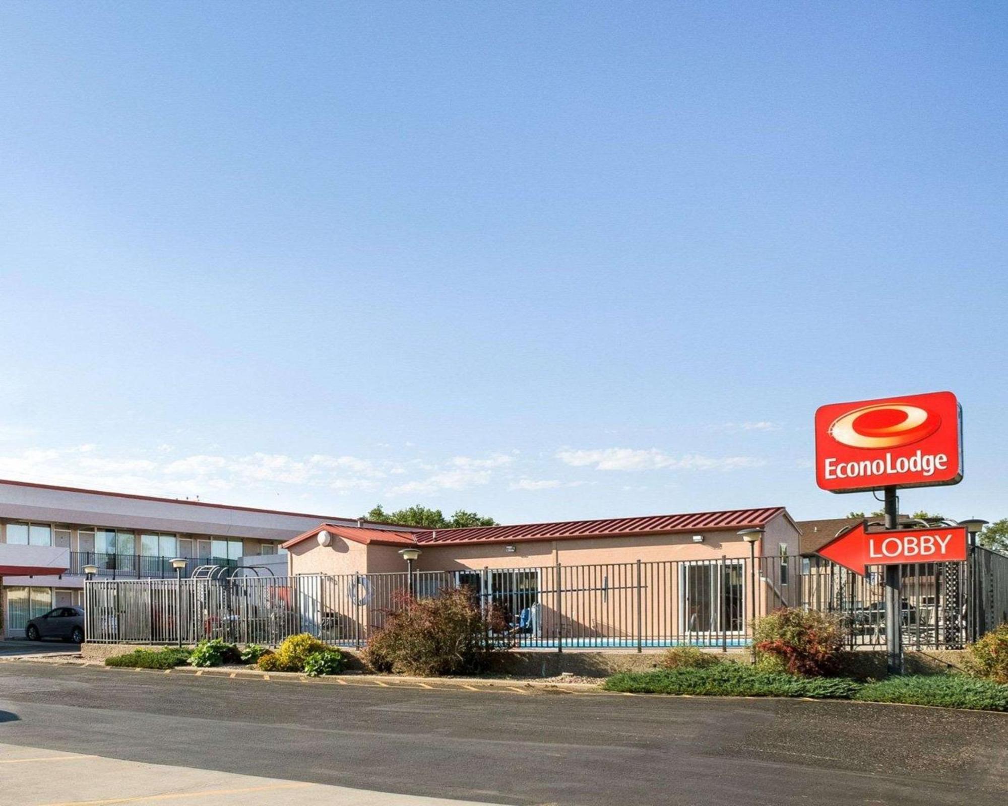 Econo Lodge Wall Exterior photo